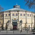 Paris Marais Lumiere New